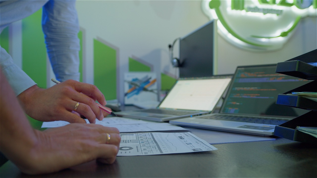 Operaums: Creando sitios web corporativos que impulsan tu marca.